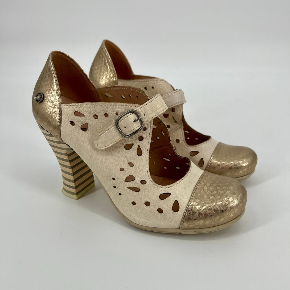 Elegant Cream and Gold Heels